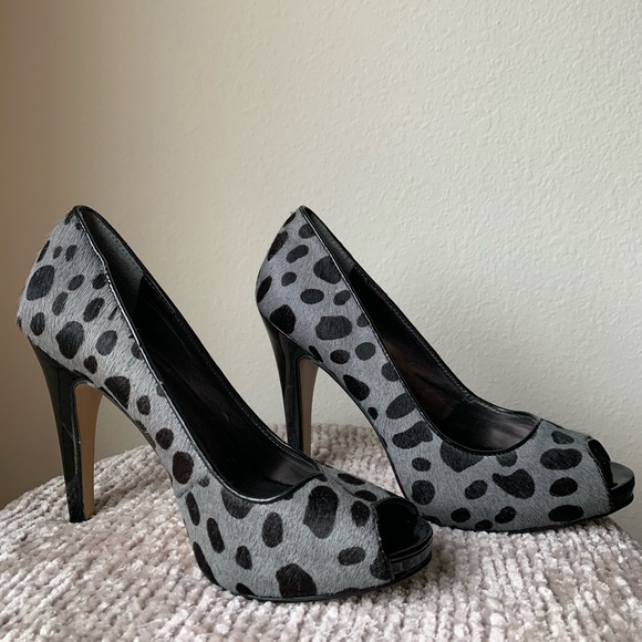 NINE WEST Pony Hair Print Peep Toe Heels 7.5 - Picture 3 of 12